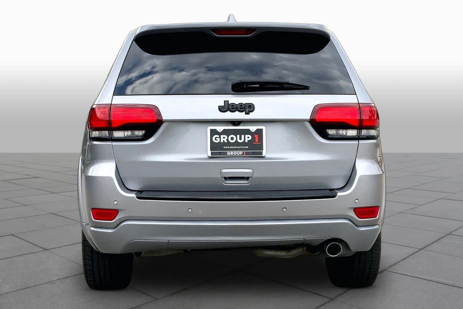 Used 2018 Jeep Grand Cherokee Altitude RWD image 5