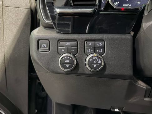 Used 2025 GMC Sierra 1500 SLT AWD/4WD image 26