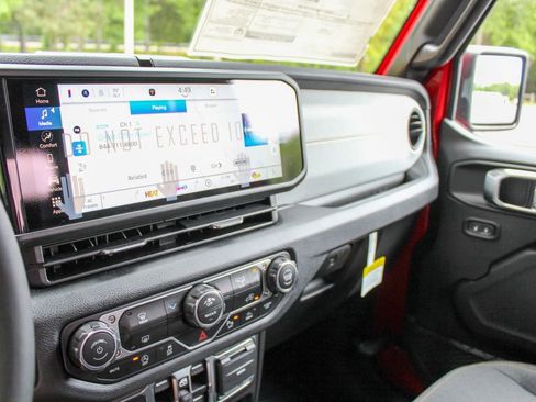 New 2025 Jeep Gladiator Sport image 14