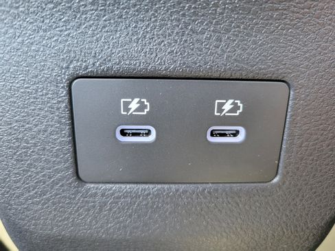 Used 2025 Nissan Kicks SR AWD/4WD image 28