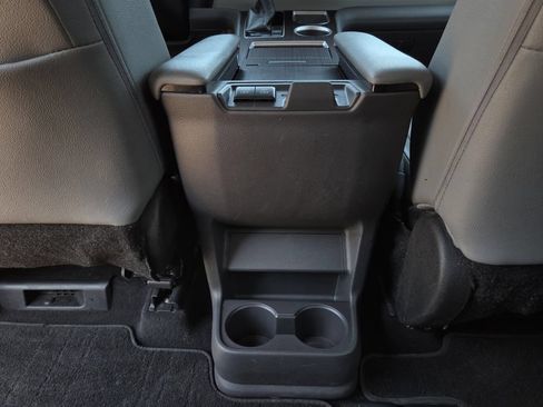 Used 2022 Toyota Sienna XLE FWD image 21
