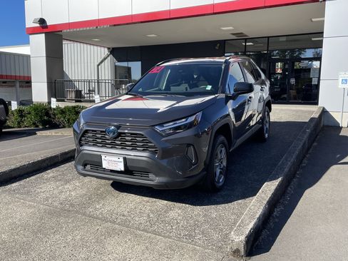 Certified 2024 Toyota RAV4 LE AWD/4WD image 3
