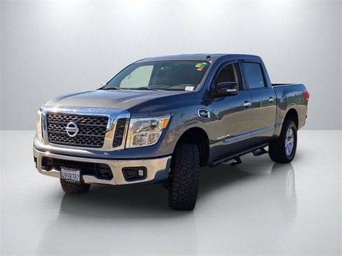 Used 2017 Nissan Titan SV image 8