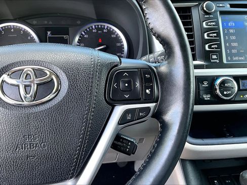 Used 2017 Toyota Highlander Limited image 28