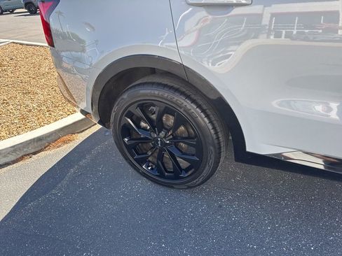 Used 2023 Kia Sorento SX image 21