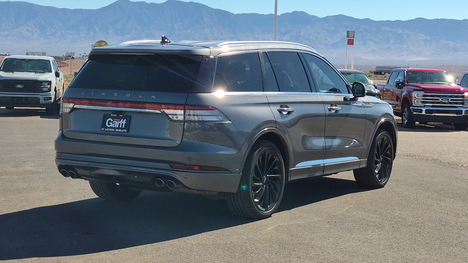 Used 2022 Lincoln Aviator Reserve w/ Equipment Group 201A AWD/4WD image 3