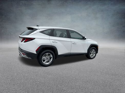 Used 2025 Hyundai Tucson SE image 23