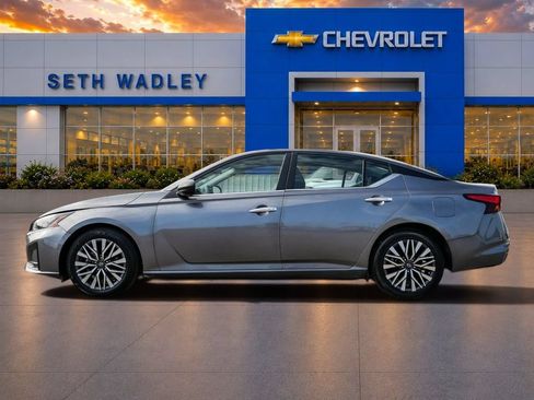 Used 2024 Nissan Altima 2.5 SV FWD image 4
