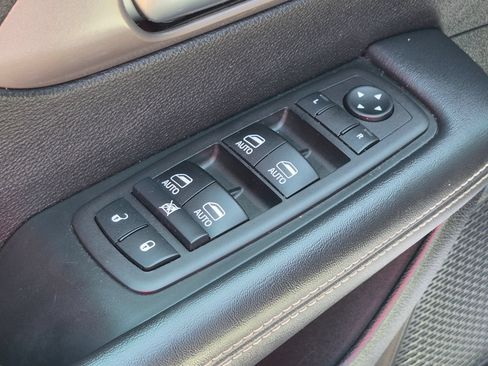 Used 2025 Chrysler Pacifica Select FWD image 13