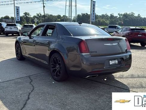 Used 2019 Chrysler 300 Touring w/ Sport Appearance Package RWD image 25