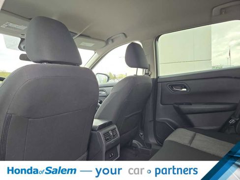 Used 2024 Nissan Rogue SV image 12