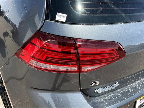 Used 2019 Volkswagen Golf R 4-Door image 23