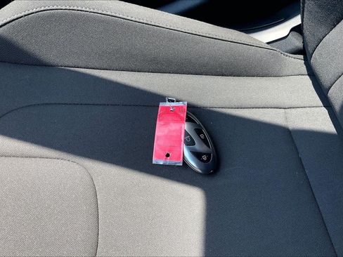 Used 2025 Hyundai Elantra SEL FWD image 15