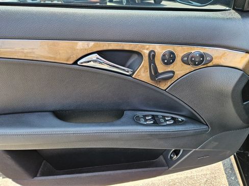 Used 2008 Mercedes-Benz E 350 4MATIC Sedan image 17