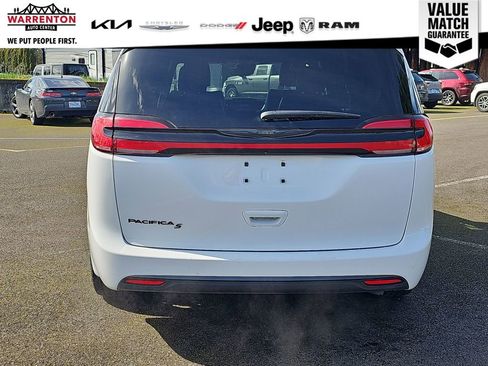 Used 2022 Chrysler Pacifica Touring-L w/ S Appearance Package image 5