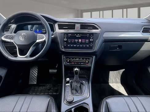 Used 2022 Volkswagen Tiguan SE AWD/4WD image 16