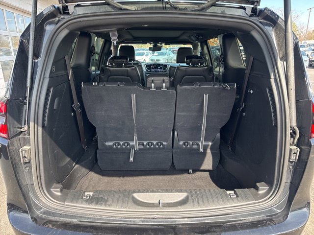 Used 2025 Chrysler Pacifica Limited FWD image 21