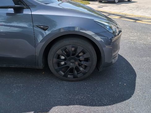 Used 2023 Tesla Model Y Long Range AWD/4WD image 7