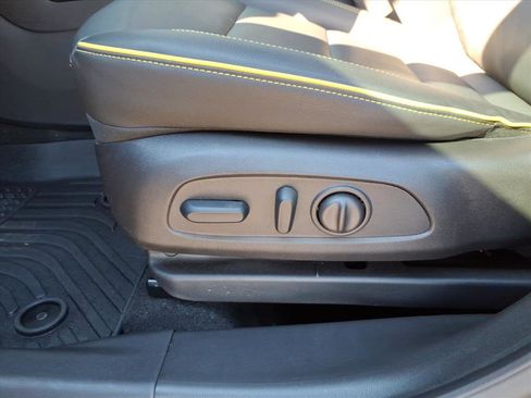 Used 2025 Chevrolet TrailBlazer ACTIV w/ Convenience Package image 9