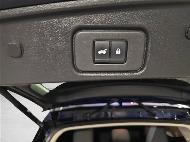 Used 2025 Nissan Pathfinder SV AWD/4WD image 14