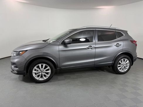 Used 2021 Nissan Rogue Sport SV FWD image 2