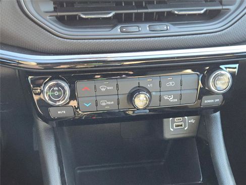 New 2026 Jeep Compass Latitude image 28