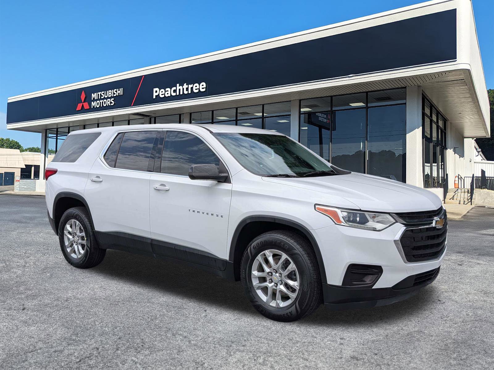 Used 2021 Chevrolet Traverse LS FWD image 1