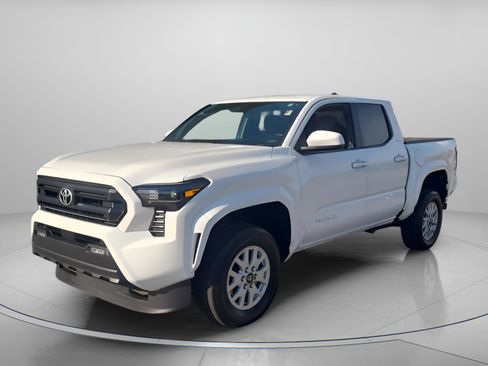 Certified 2025 Toyota Tacoma SR5 image 2