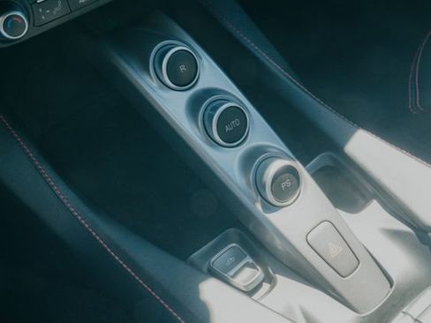 Used 2019 Ferrari Portofino RWD image 19
