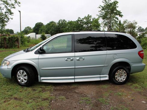 Used 2001 Chrysler Town & Country LX FWD image 12