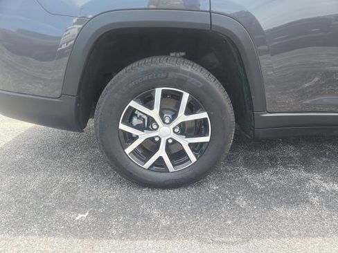 Used 2025 Jeep Grand Cherokee L Limited AWD/4WD image 9