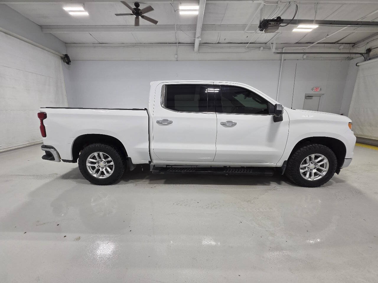 Used 2022 Chevrolet Silverado 1500 LTZ w/ Z71 Off-Road Package AWD/4WD image 11