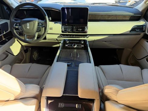 Used 2019 Lincoln Navigator Reserve image 20
