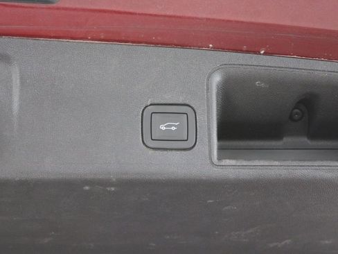 Used 2018 GMC Terrain SLT w/ Preferred Package image 17