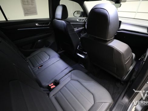 Used 2026 Volkswagen Atlas Cross Sport SEL R-Line AWD/4WD image 12