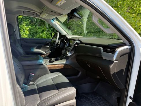 Used 2018 Chevrolet Suburban LT w/ Luxury Package AWD/4WD image 23
