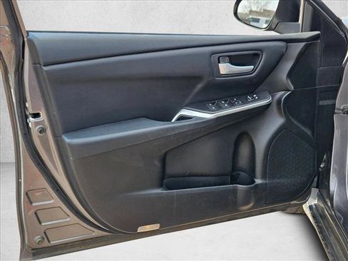 Used 2017 Toyota Camry SE FWD image 9