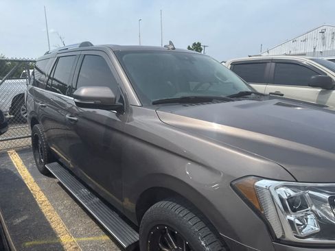 Used 2019 Ford Expedition Limited w/ Equipment Group 301A AWD/4WD image 8