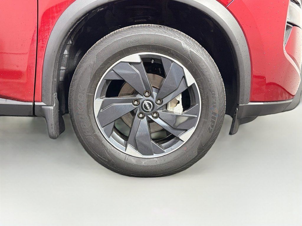 Used 2025 Nissan Rogue SV AWD/4WD image 31