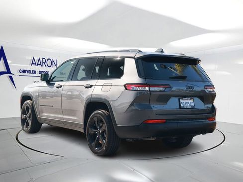Used 2022 Jeep Grand Cherokee L Laredo image 2