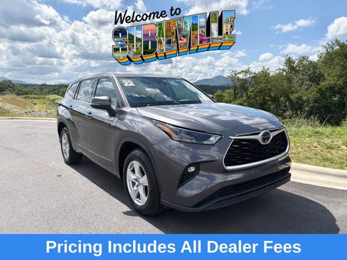 Used 2022 Toyota Highlander LE FWD image 1