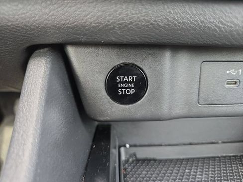 Used 2025 Nissan Rogue SV AWD/4WD image 29