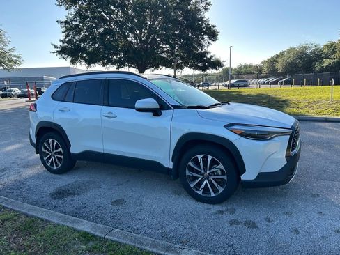 Used 2023 Toyota Corolla Cross XLE w/ Convenience Package image 7