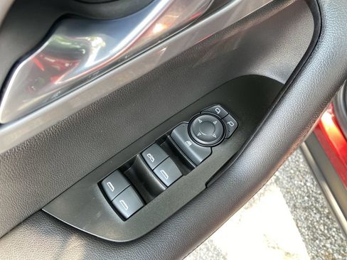 Used 2020 Chevrolet Blazer LT w/ Sound & Technology Package FWD image 18