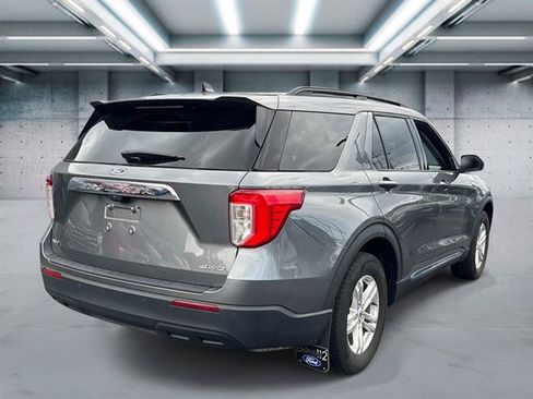 Used 2023 Ford Explorer XLT AWD/4WD image 4