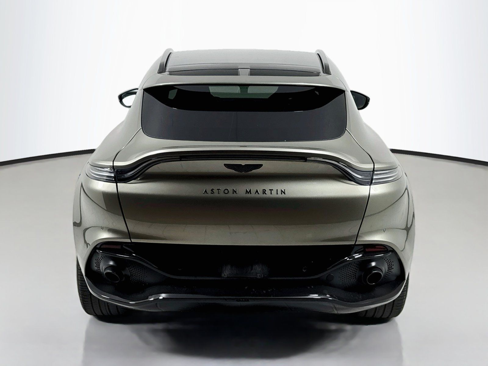 Used 2023 Aston Martin DBX AWD/4WD image 6