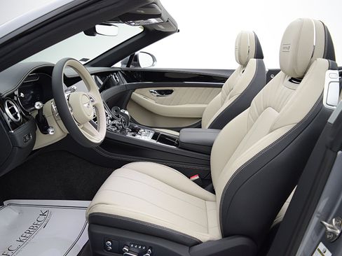 Used 2024 Bentley Continental GT image 39