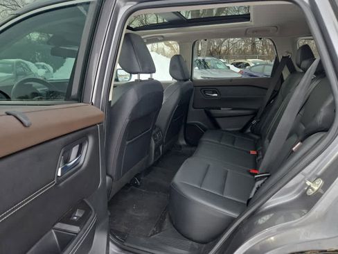 Used 2022 Nissan Rogue SV w/ SV Premium Package image 9