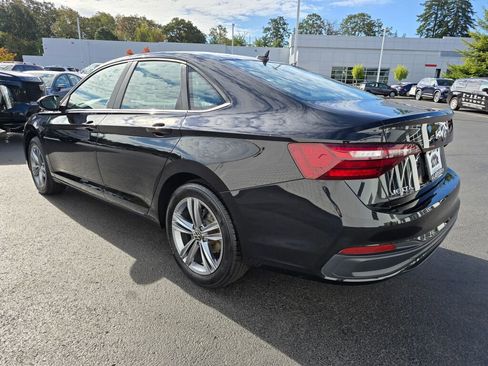 Used 2024 Volkswagen Jetta SE image 6