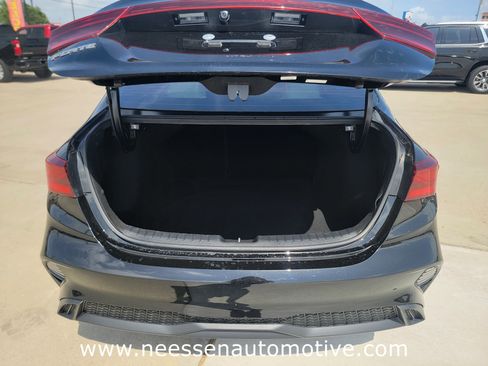 Used 2023 Kia Forte LXS w/ LXS Technology Package image 28